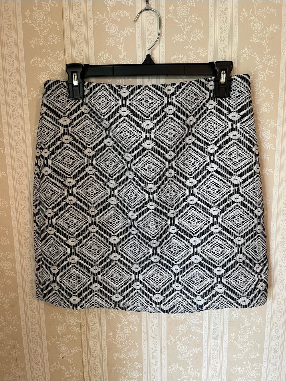 Boho J. Crew Black and White Geometric Mini Skirt NWT - Women’s size 4